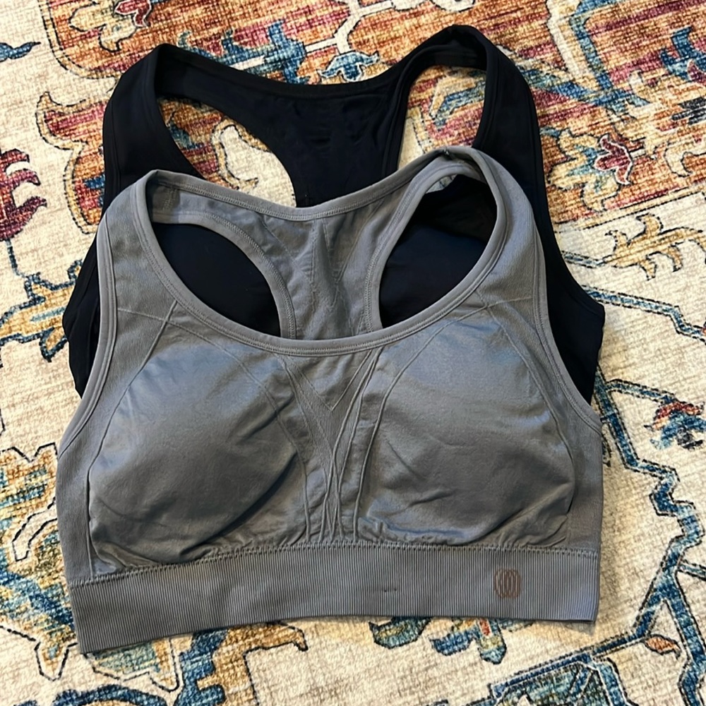 2 sports bra size Medium